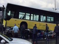 Metrobüs, yardım aracına çarptı!!! Son durum ne?