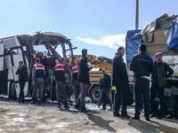 İki yolcu otobüsü çarpıştı: 6 ölü, 20 yaralı