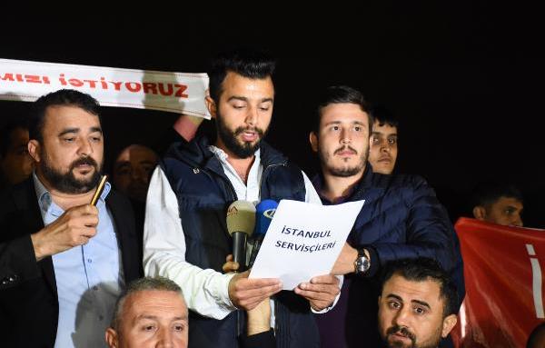 Servisçilerden Şehitler Köprüsü'nde plaka eylemi