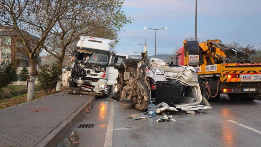 Çanakkale'de feci kaza: İşçi minibüsü-TIR çarpıştı