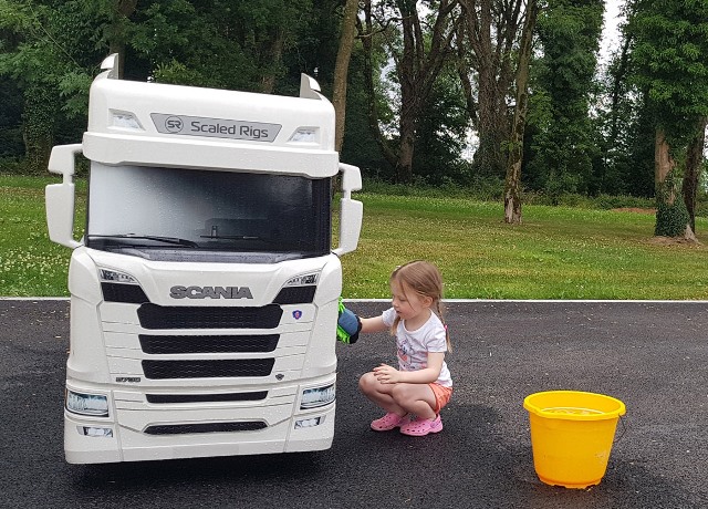 Scania’nın küçük akülü modeli fenomen oldu