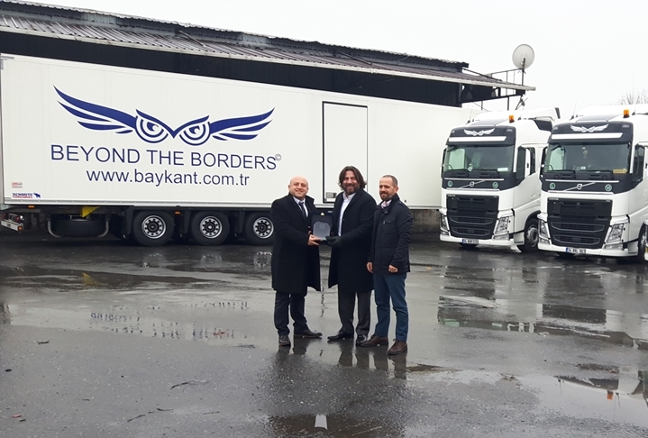 Volvo Trucks'ın 4 Midilli çekicisi bAYkant Nakliyat filosuna katıldı