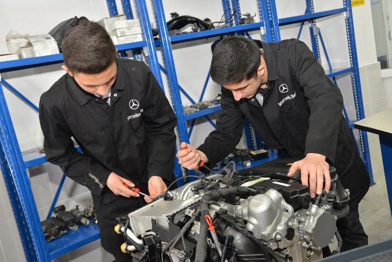 Mercedes'ten meslek liselerine teknolojik destek
