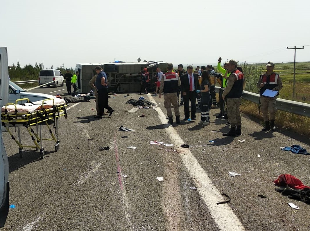 1 Mayıs'a gidiyorlardı, otobüsleri devrildi öldüler