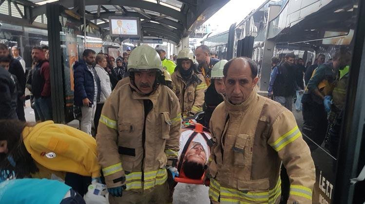 Metrobüsler çarpıştı! Çok sayıda yaralı var