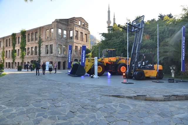 Komatsu,dört bir yandaki iş ortaklarıyla buluştu