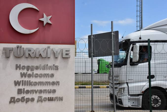 İhracat yükünü taşıyacağız ama geçemiyoruz