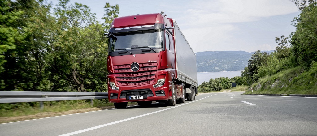 Mercedes kamyonlarda 500 bin TL’ye kadar kredi sürüyor