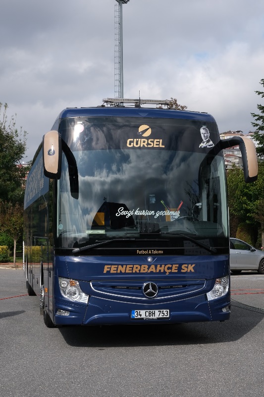 Fenerbahçe, yeni tasarım Mercedes otobüsüyle sezona hazır