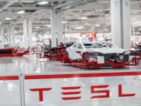 Tesla 400 çalışanının işine son verdi.
