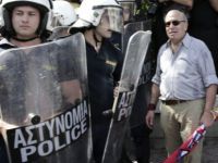 Yunanistan polisi Türk denizcileri 5 gündür rehin tutuyor!