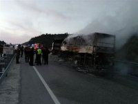 TIR'a çarpan yolcu otobüsü yandı: Çok ölü var