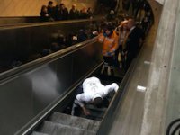 İşte metrodaki yürüyen merdivenin çökme anı!