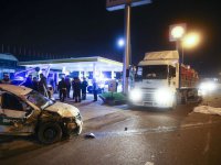 TIR şoförü lastik değiştirirken canından oldu