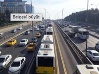 Yenibosna'da metrelerce metrobüs kuyruğu oluştu!