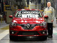 Oyak Renault 6 milyonuncu otomobilini banttan indirdi