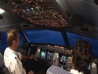 Kokpit camı patladı, pilot dışarı fırladı!