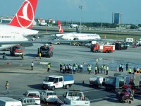Atatürk Havalimanı'nda iki uçak çarpıştı