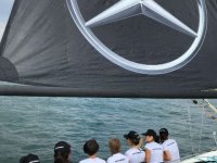 Mercedes-Benz Türk çalışanlarına iki kupa birden
