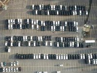 Yüzlerce UBER aracı otoparklara çekildi