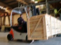 Forklift işçisi, arkadaşını taşıdı işinden oldu