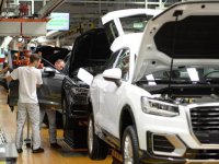 Audi’de bantlar durdu! Macar işçiler grevde