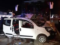 Otobüs, hafif ticariye çarptı: 3 ölü, 2 yaralı