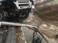 TEM'de kaza: TIR şoförü viyadükten düştü
