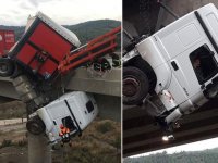 Hem asılı kalan TIR’ı hem de sürücüyü kurtardılar