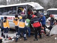 Kars'ta midibüs ile TIR çarpıştı: 20 yaralı