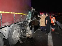 Düzce'de minibüs, TIR’a çarptı: 5 kişi ölü
