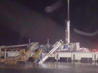 Tuzla'da dev vinç denize devrildi