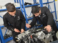 Mercedes'ten meslek liselerine teknolojik destek