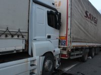 3 TIR birbirine girdi: 10 km kuyruk var