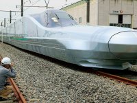 Japonya dünyanın en hızlı sürat trenini tanıttı
