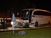 Yolcu otobüsü otomobile çarptı: 3 ölü
