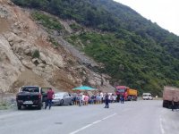 “Hep Cengiz’e” Arhavili kamyoncuları isyan ettirdi