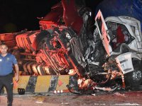 1 TIR, 1 kamyon, 1 minibüs birbirine girdi