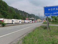 Sarp Sınır Kapısı'nda da kuyruk kilometreleri buldu