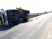 Rüzgar türbini kanadı taşıyan TIR devrildi