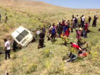 Van'da minibüs takla attı: 15 ölü 27 yaralı