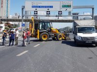 İstanbul'da D-100 karayolunda çökme