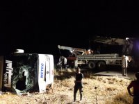Nusaybin'de otobüs devrildi: 10 yaralı