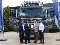25.yıl özel konseptli Volvo FH16 sahibini buldu