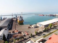 Mersin Büyükşehir, Taşucu Limanı’nından çekiliyor