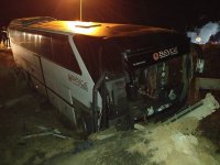Bursaspor taraftarlarını taşıyan otobüs ile TIR çarpıştı