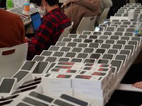 Karantinadaki gemi yolcularına 2 bin iphone dağıtıldı