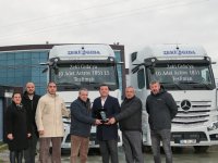 Mercedes, ilk Yeni Actros'ları Zeki Gıda'ya teslim etti