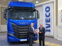 IVECO, ilk S-WAY çekicileri törenle teslim etti