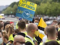 Lufthansa çalışanları sokağa indi